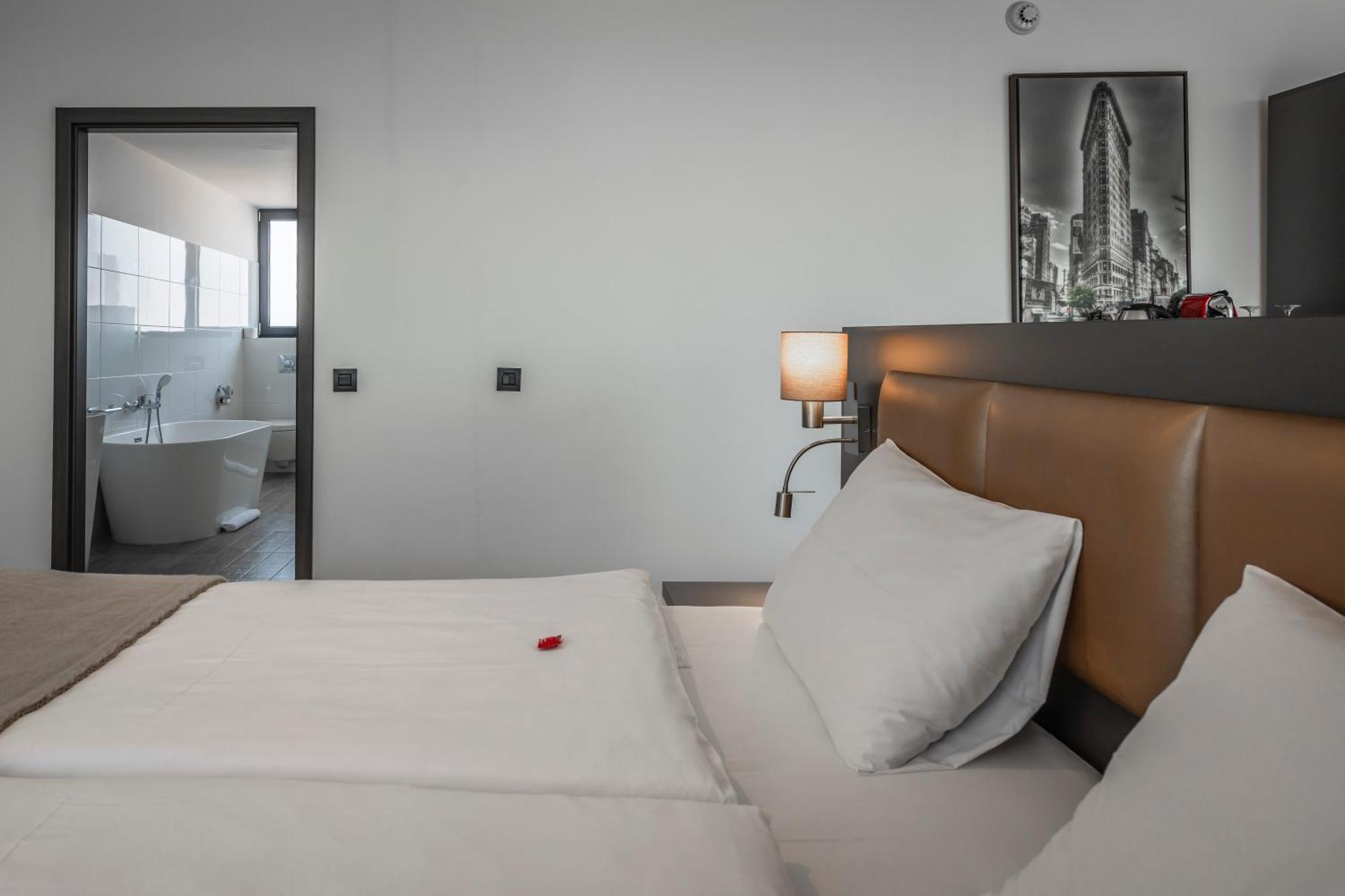 Charm Boutique Hotel Satu Mare Eksteriør bilde