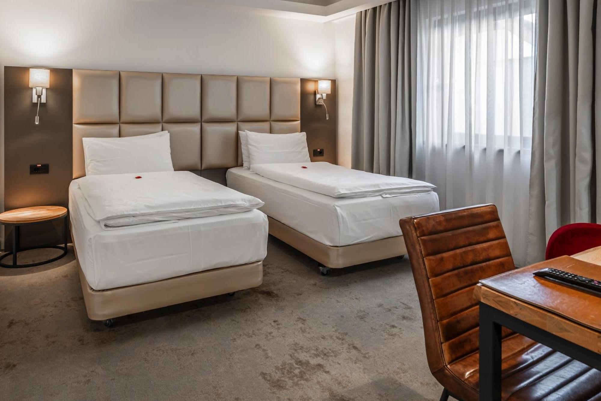 Charm Boutique Hotel Satu Mare Eksteriør bilde