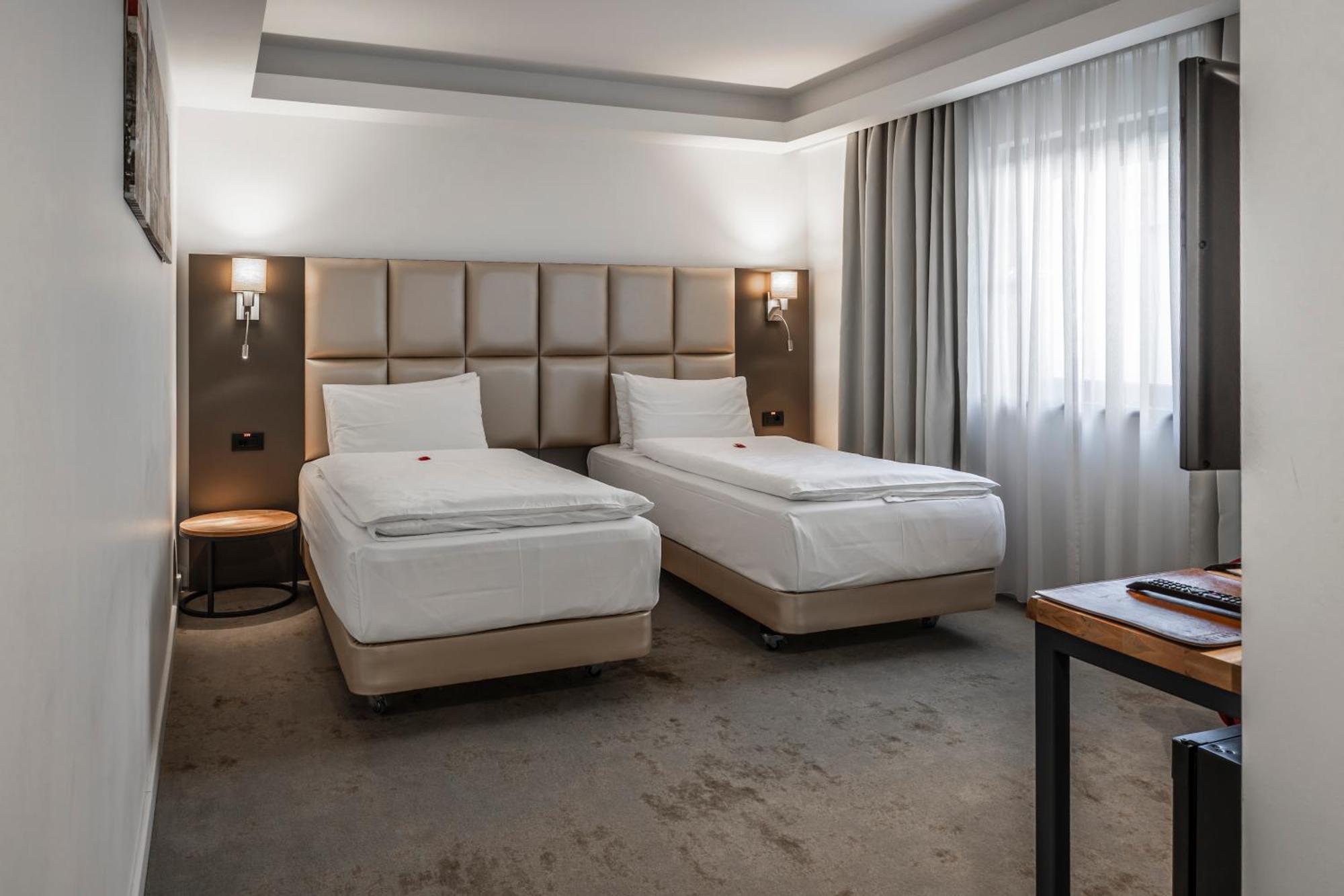 Charm Boutique Hotel Satu Mare Eksteriør bilde
